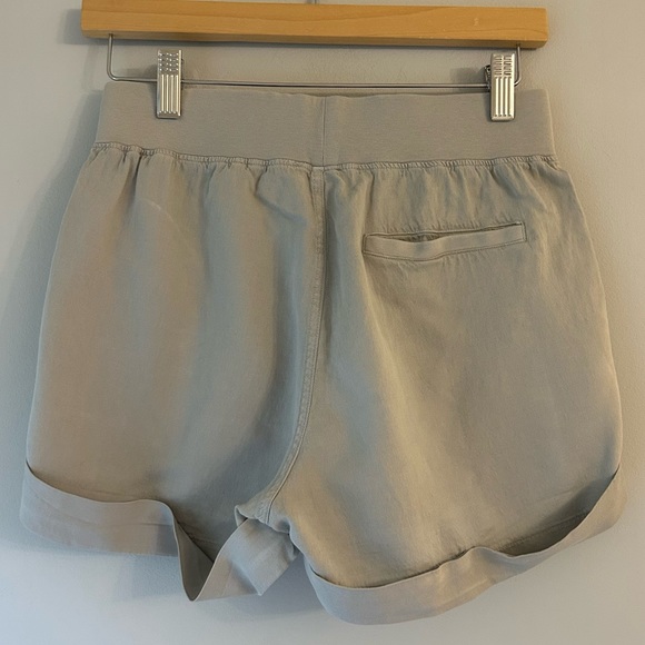 Faherty Arlie Day Shorts 4” Stone Grey - Picture 3 of 5